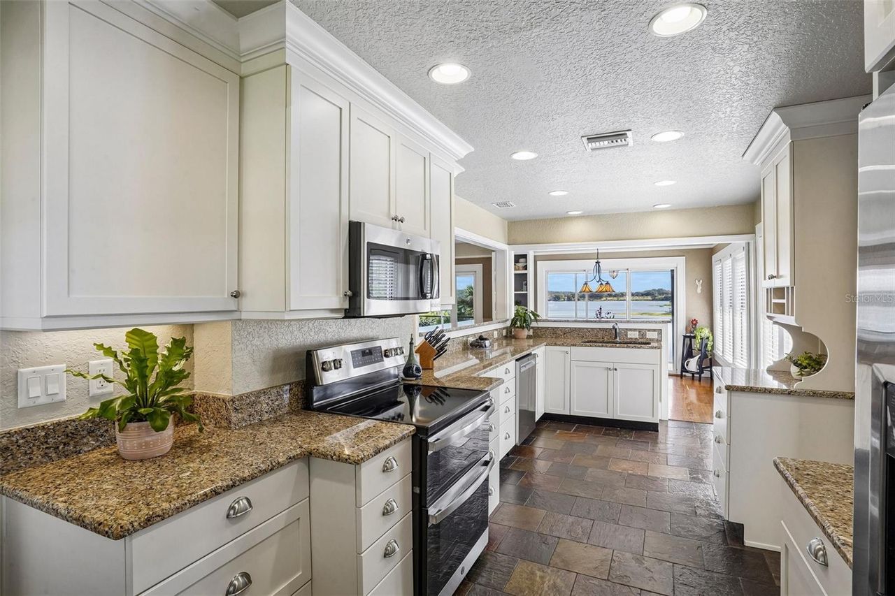 1501 FAHNSTOCK STREET — photo 25