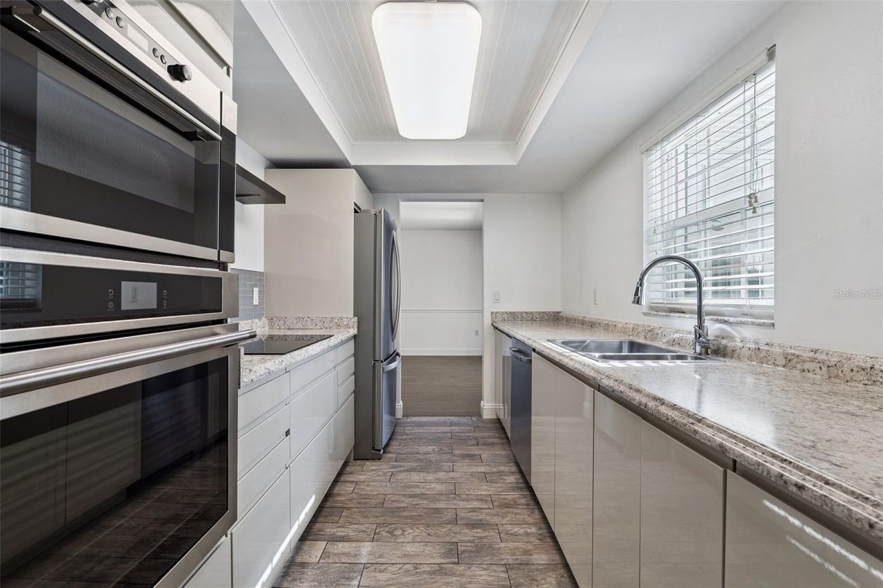 5246 ROYAL OAK DRIVE — photo 9