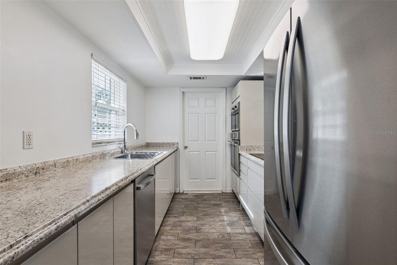 5246 ROYAL OAK DRIVE — photo 10