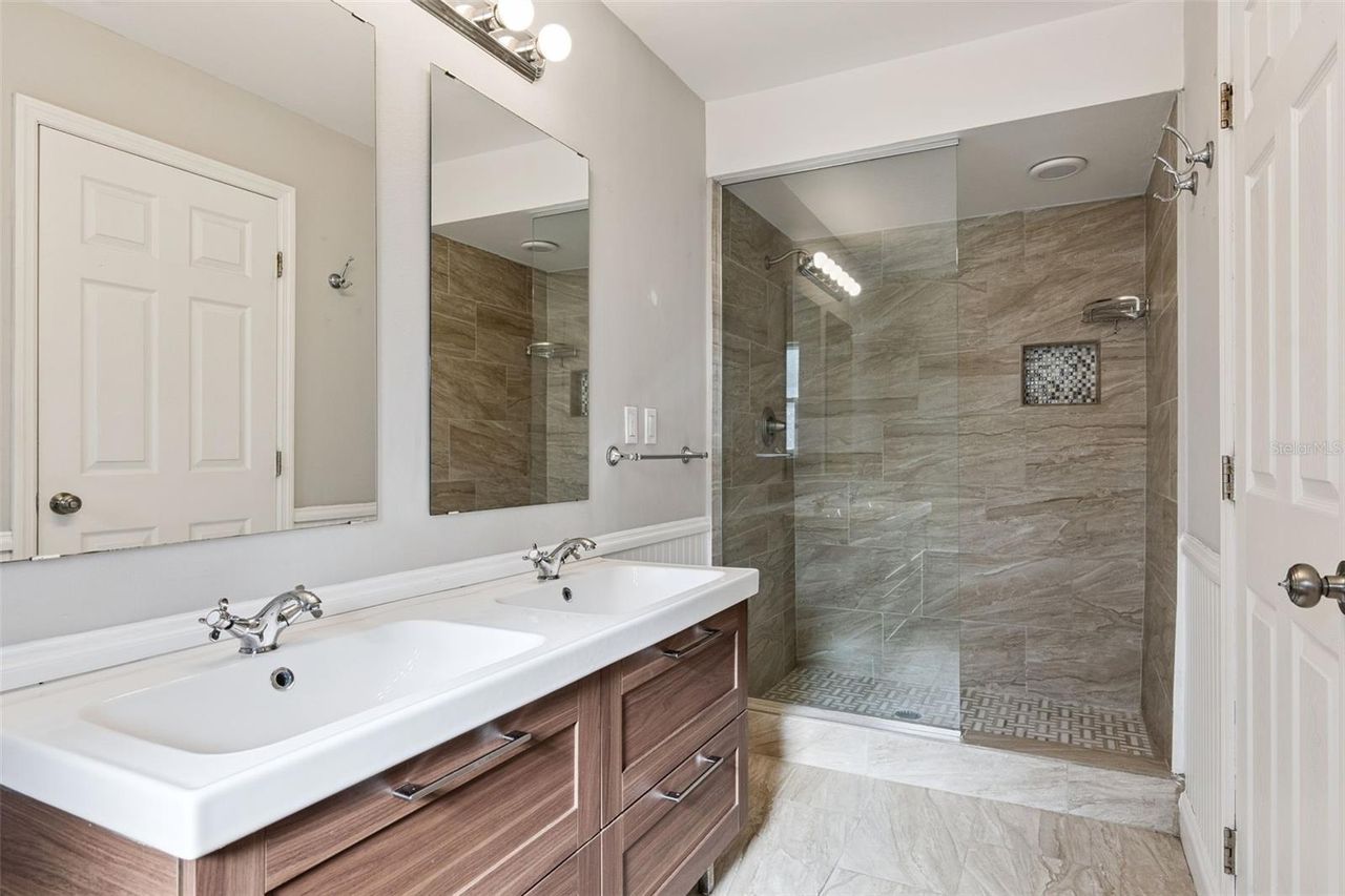 5246 ROYAL OAK DRIVE — photo 20