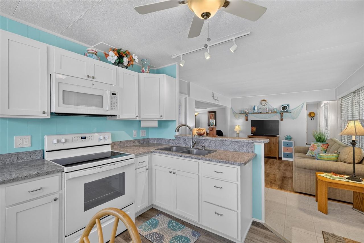 565 TAMMI DRIVE — photo 11