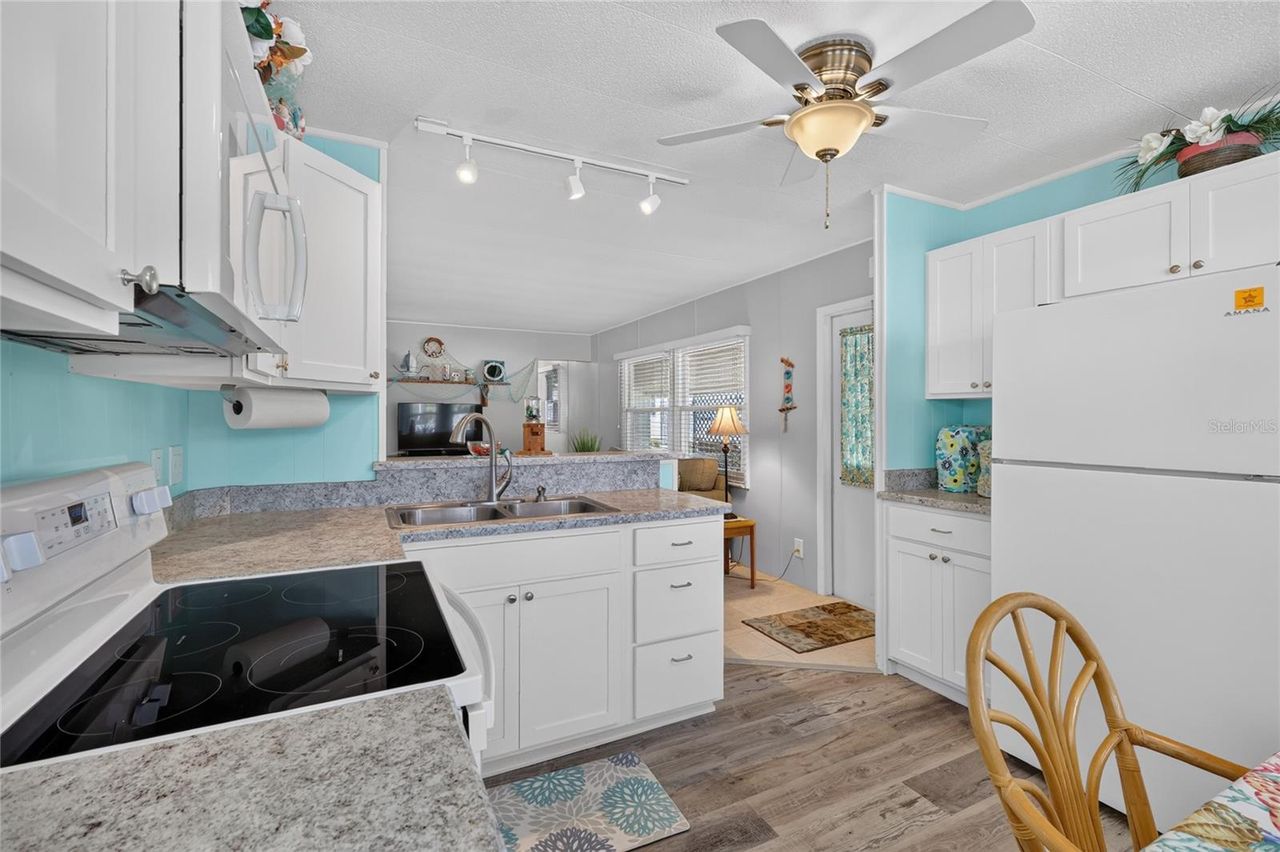 565 TAMMI DRIVE — photo 12