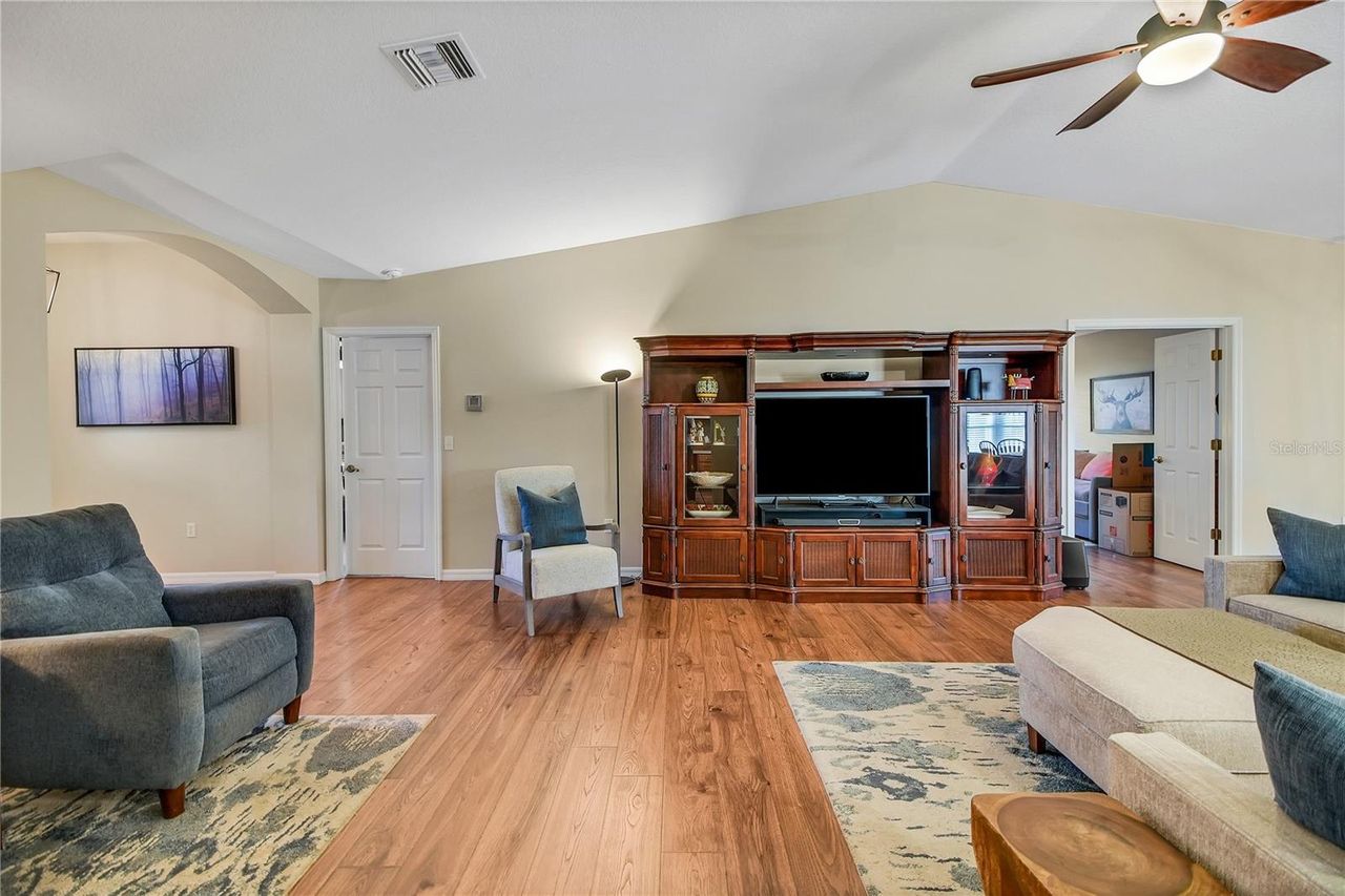 1019 MEADOWBEND DRIVE — photo 28