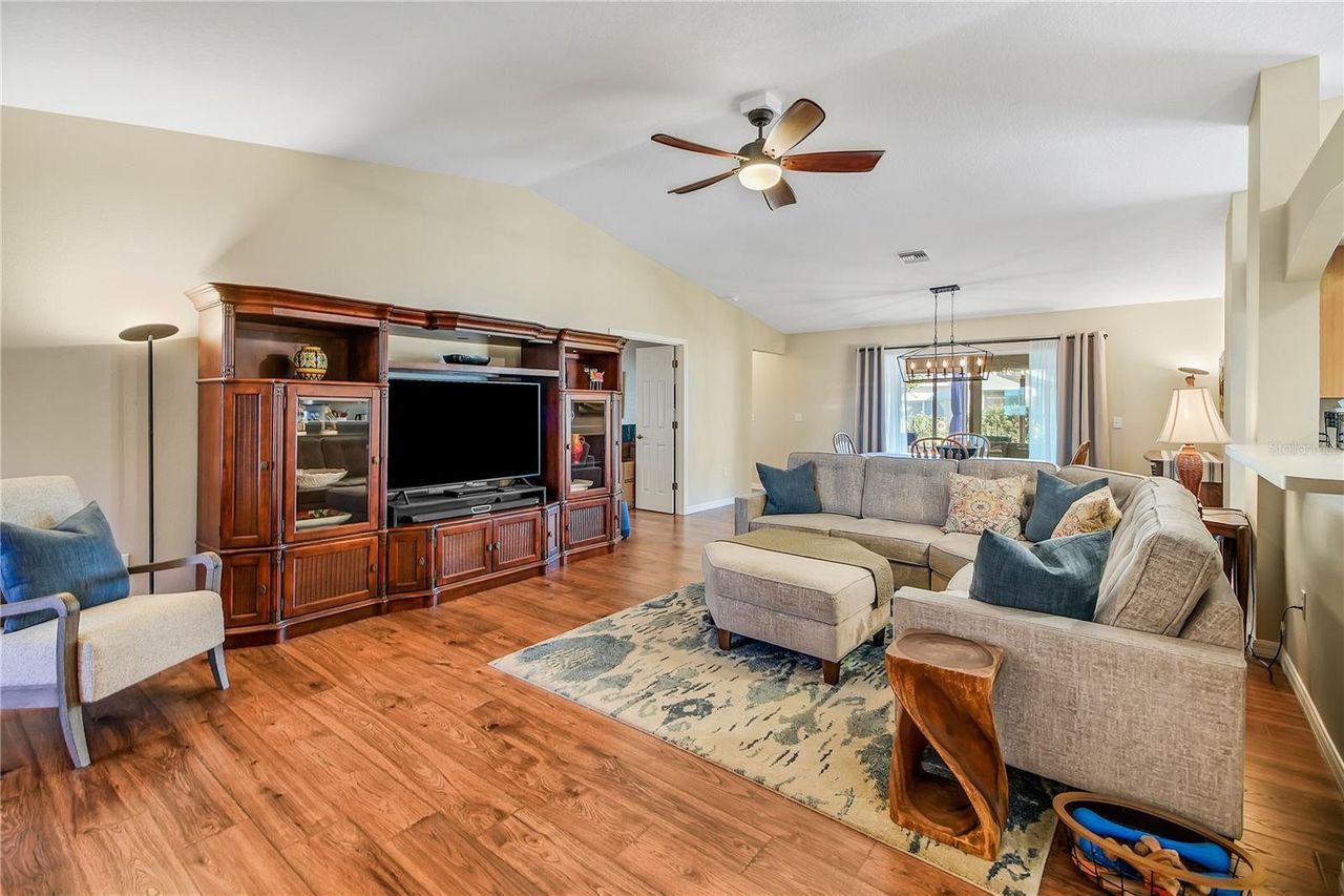 1019 MEADOWBEND DRIVE — photo 37