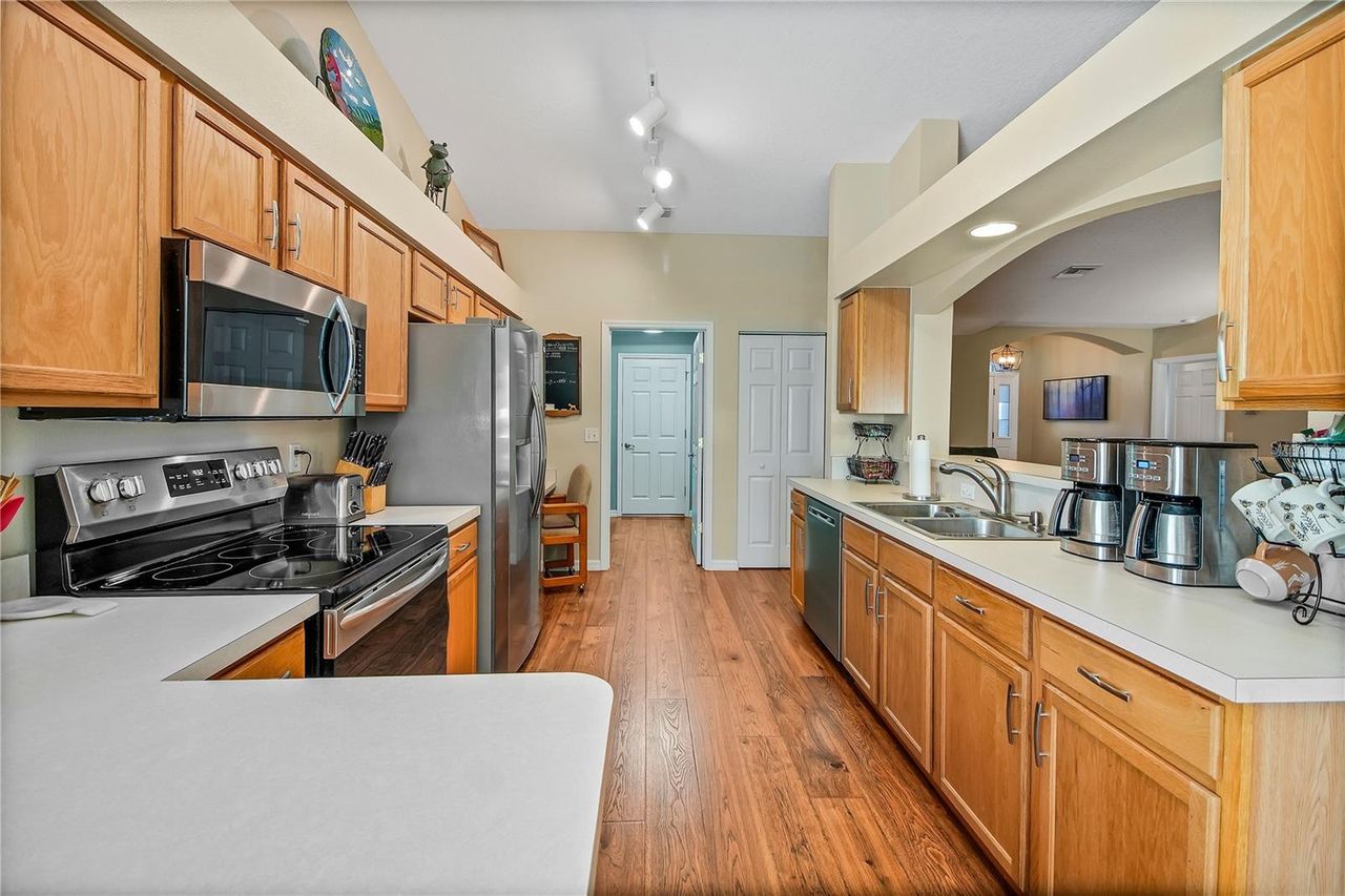1019 MEADOWBEND DRIVE — photo 45
