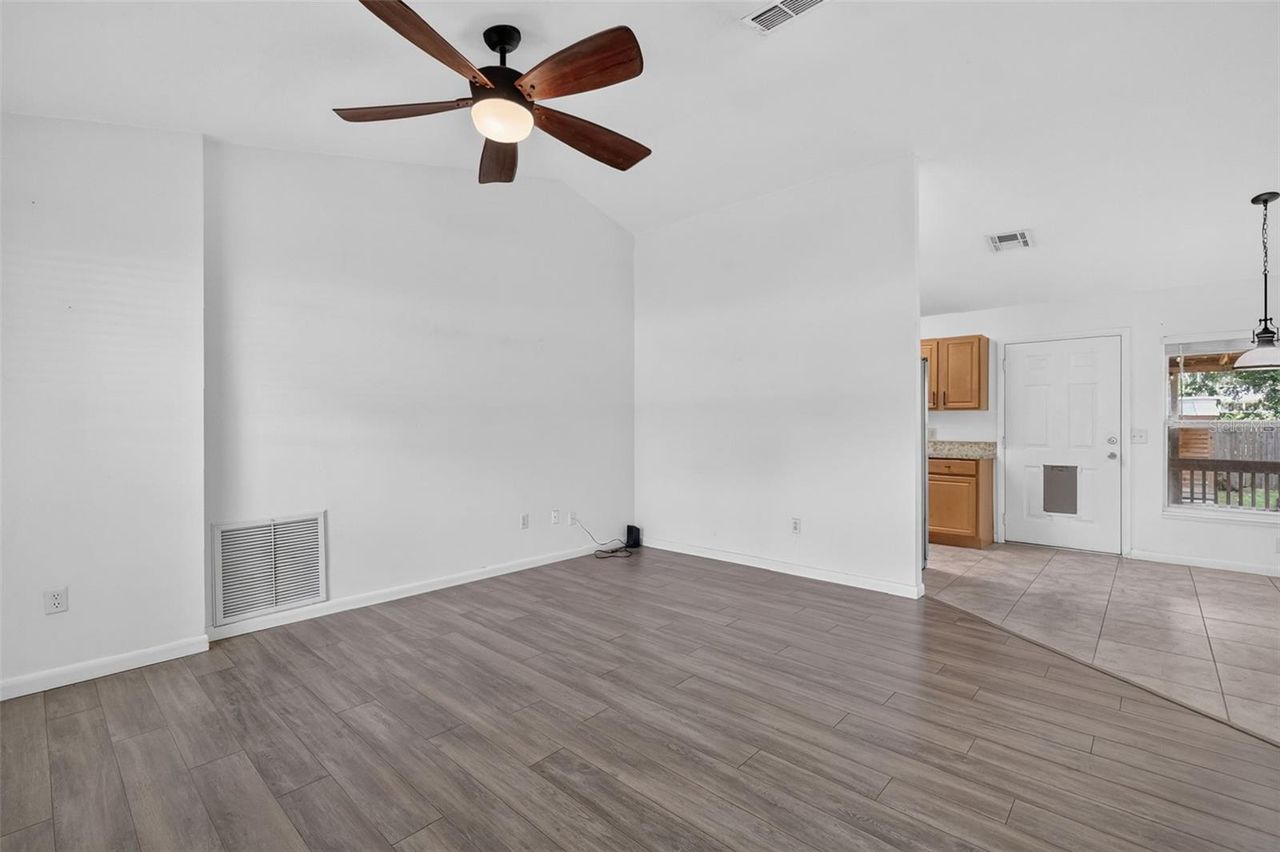 906 KENTUCKY BOULEVARD — photo 2