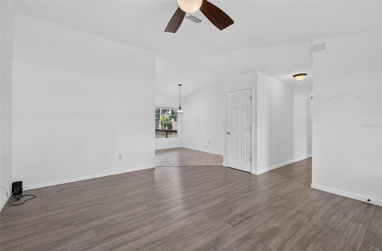 906 KENTUCKY BOULEVARD — photo 3