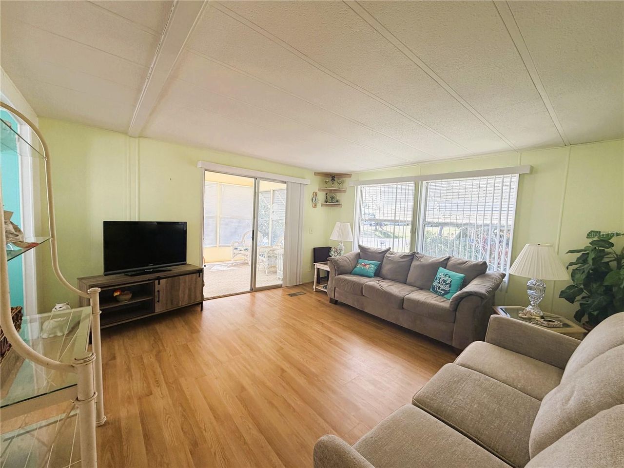 353 HAWTHORNE BOULEVARD — photo 11