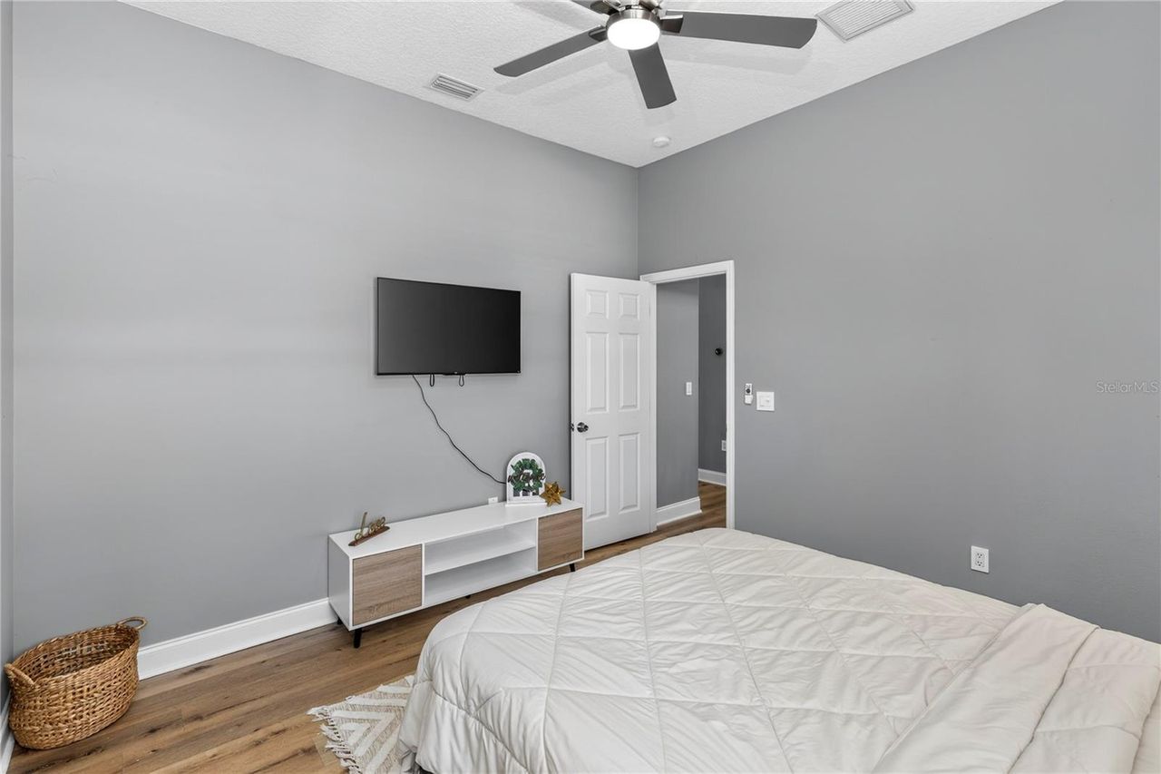 10240 BARRINGTON COURT — photo 27