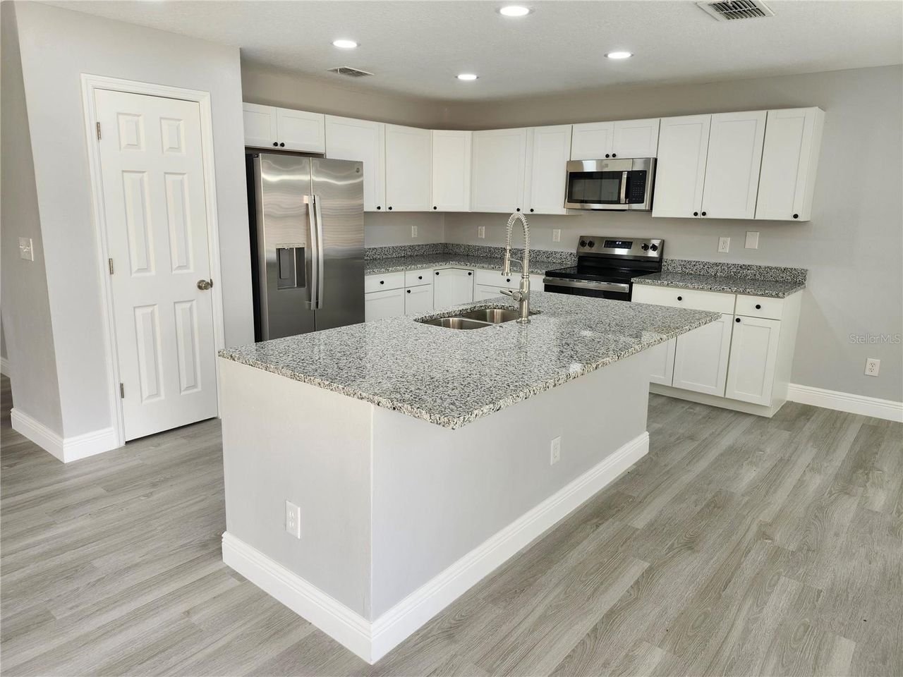 3069 TOBAGO AVENUE — photo 3