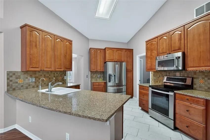 112 MADRONA DRIVE — photo 8