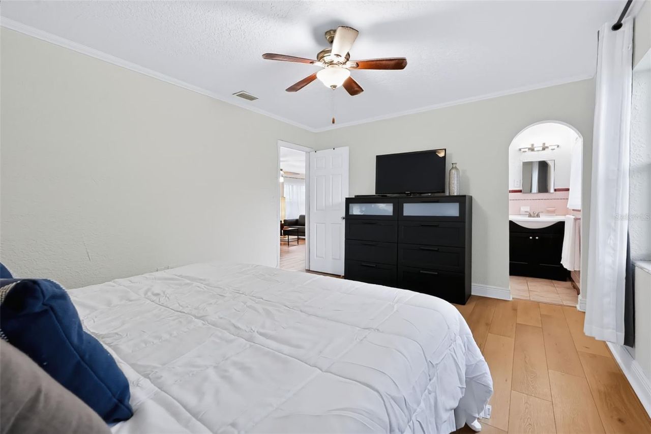 1020 COTTONWOOD STREET — photo 11