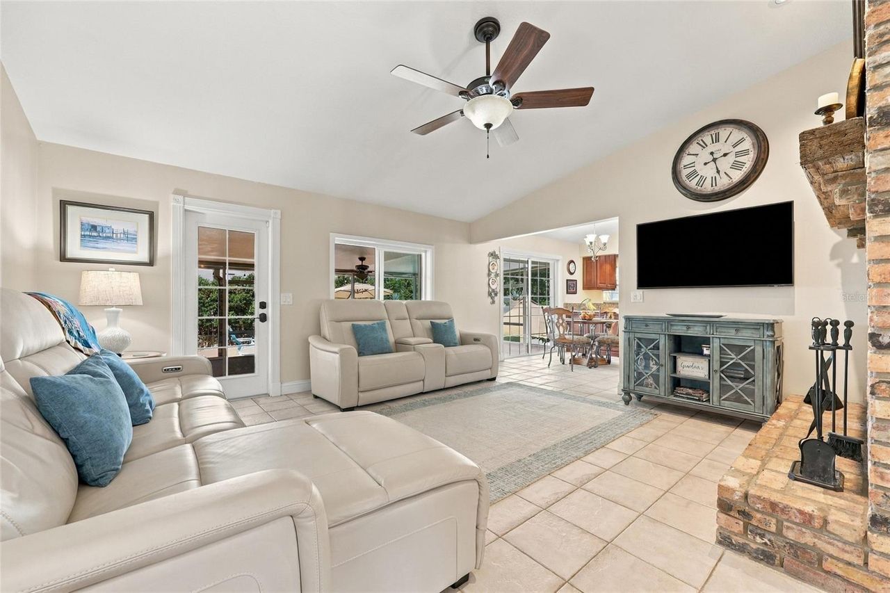 13205 MARIA AVENUE — photo 12