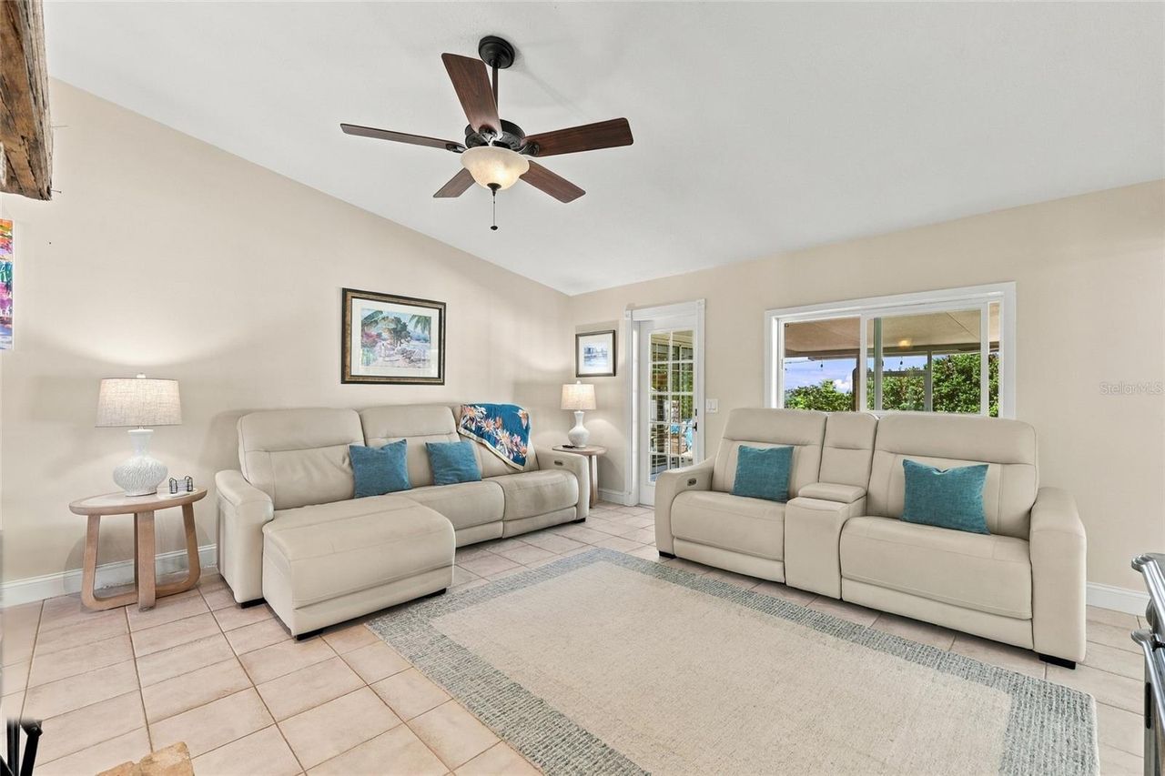 13205 MARIA AVENUE — photo 15