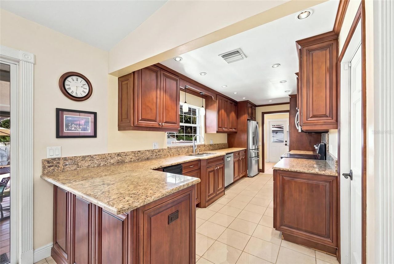 13205 MARIA AVENUE — photo 22