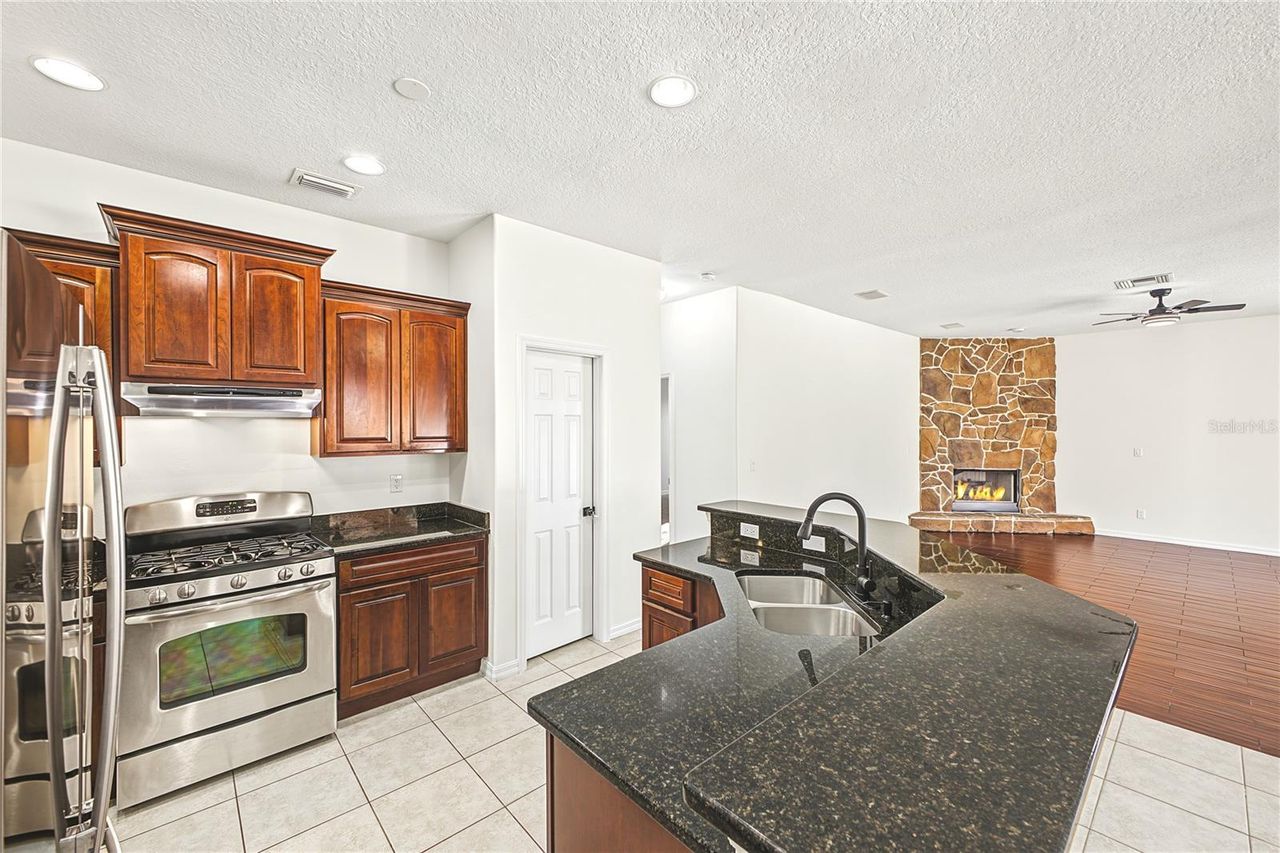 14028 VISTA DEL LAGO BOULEVARD — photo 23