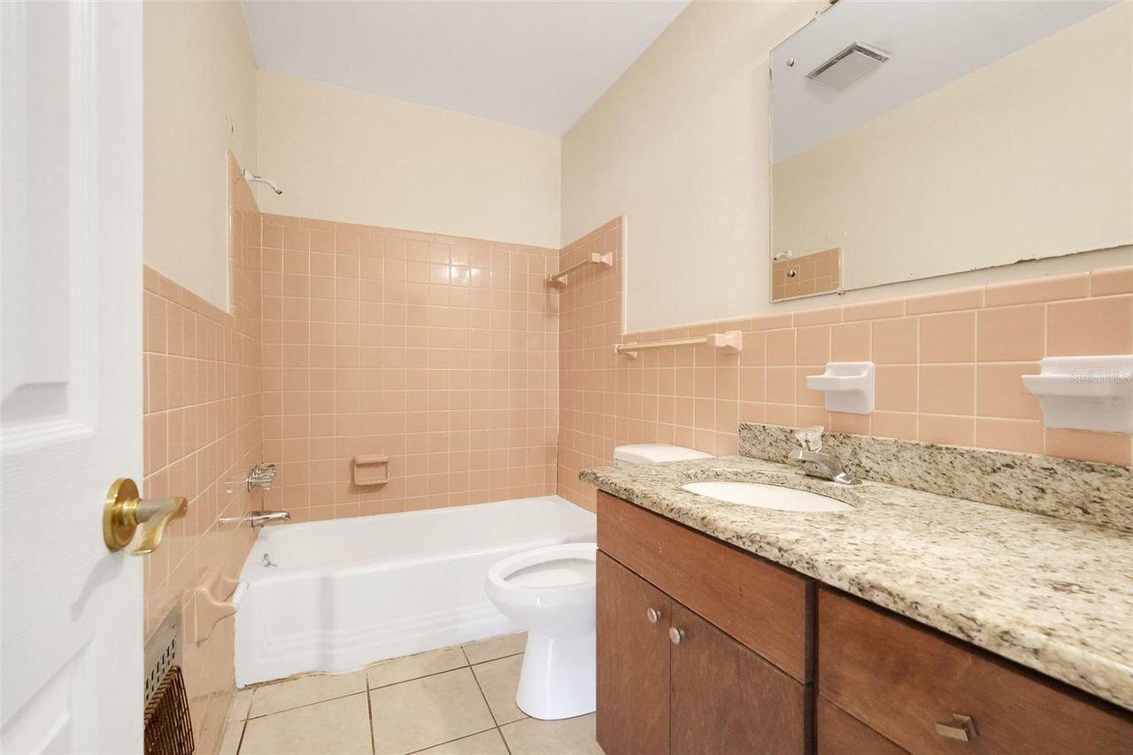 990 LINDEN STREET — photo 12