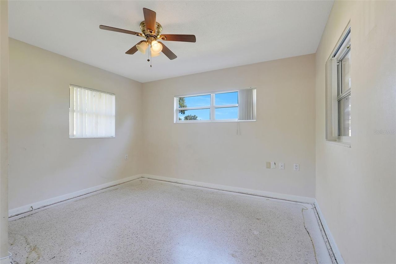 990 LINDEN STREET — photo 15