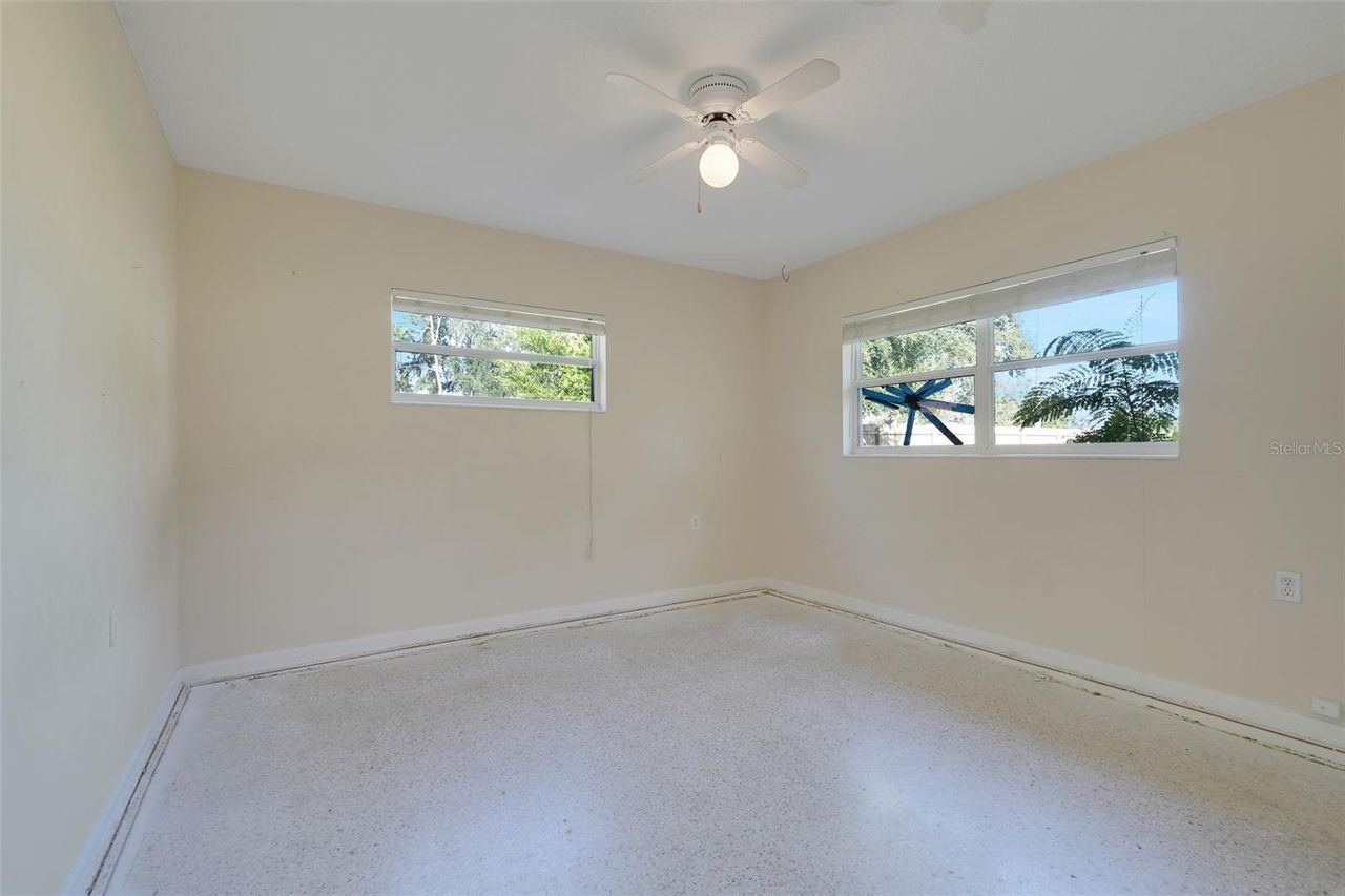 990 LINDEN STREET — photo 17
