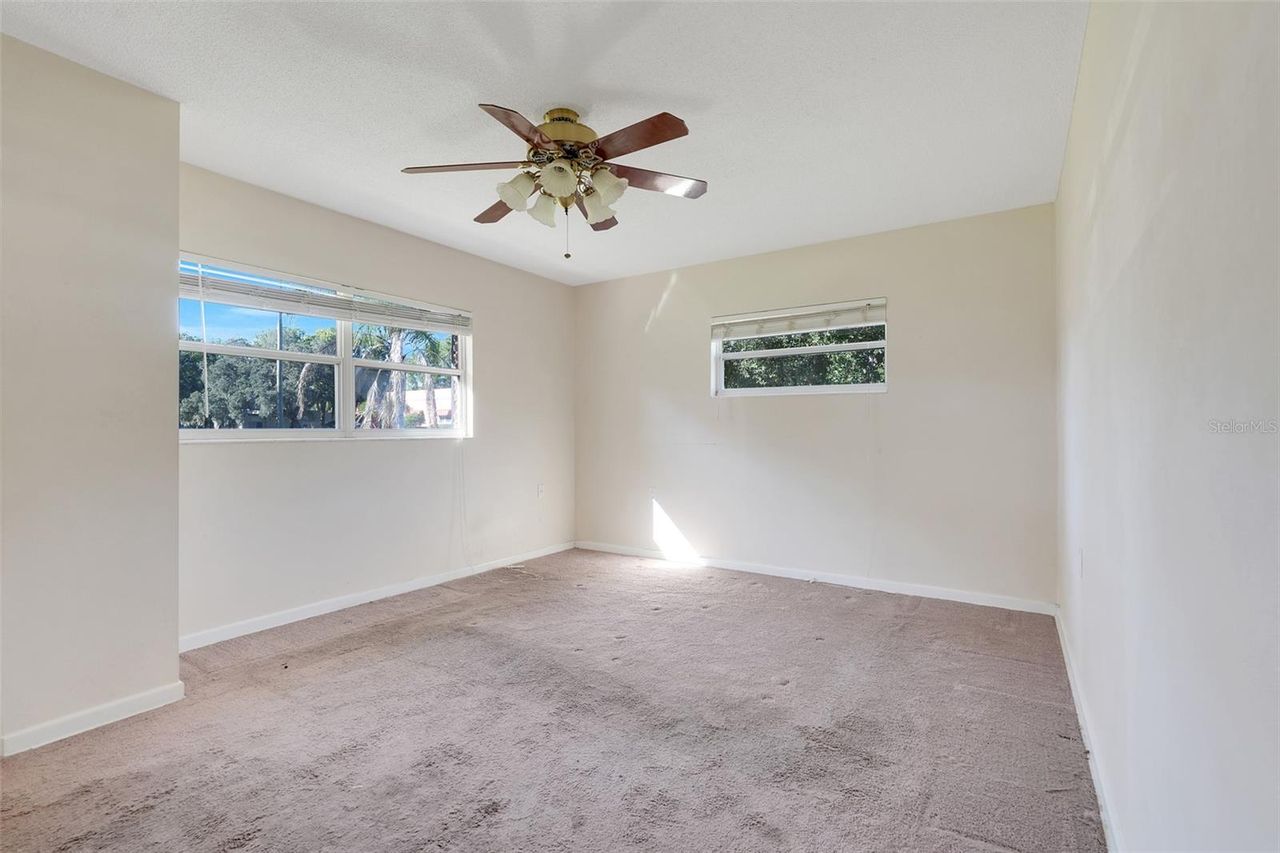 990 LINDEN STREET — photo 19