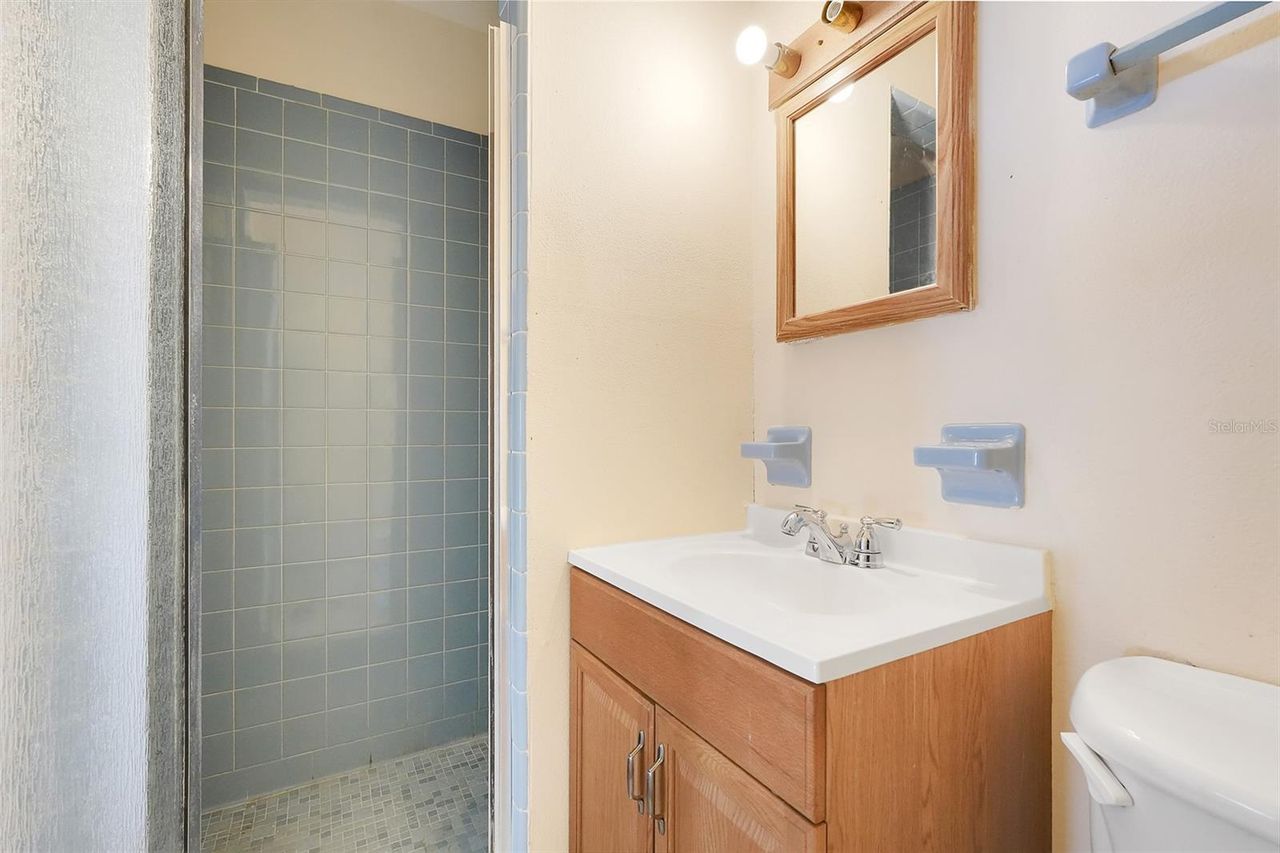 990 LINDEN STREET — photo 21