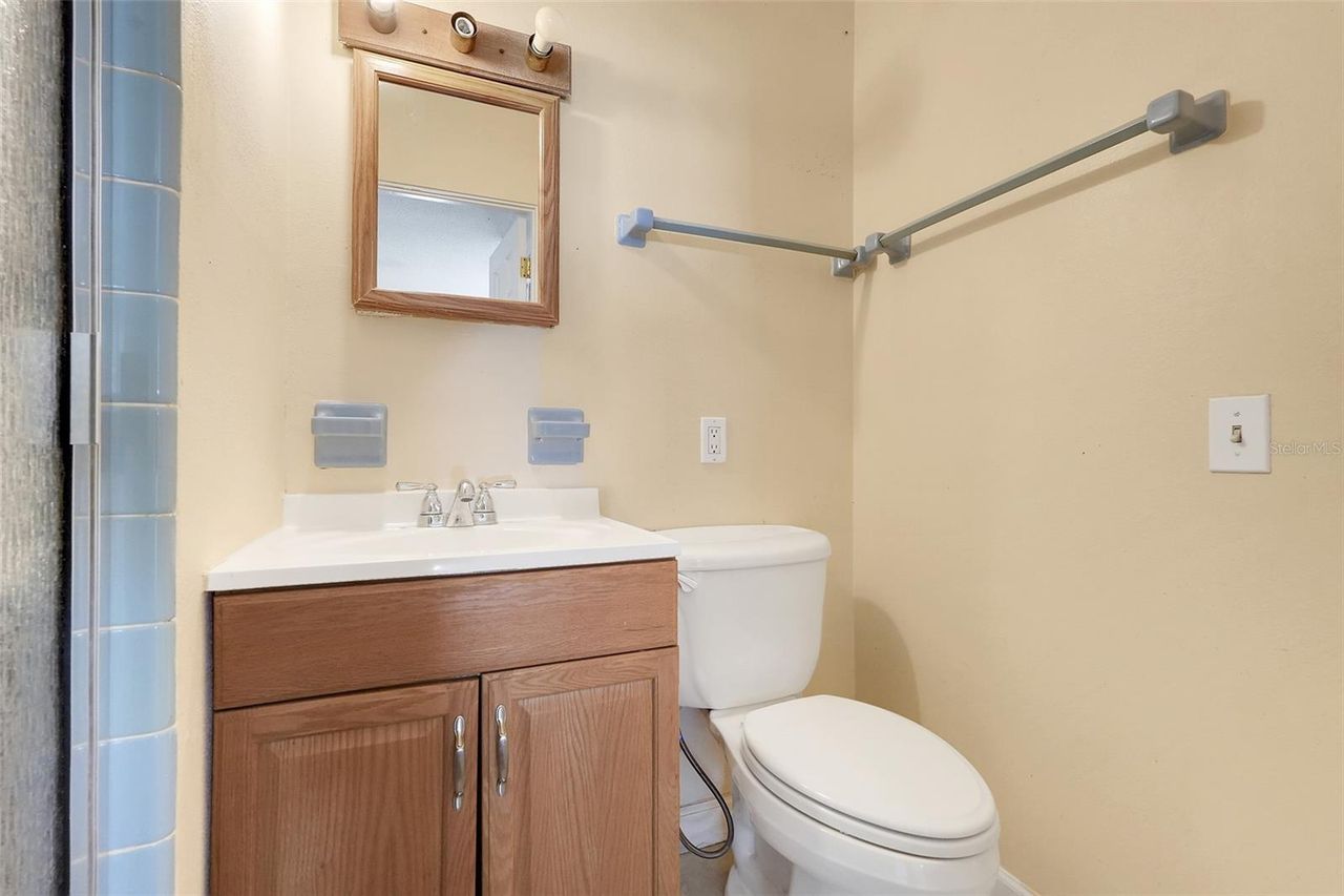 990 LINDEN STREET — photo 22