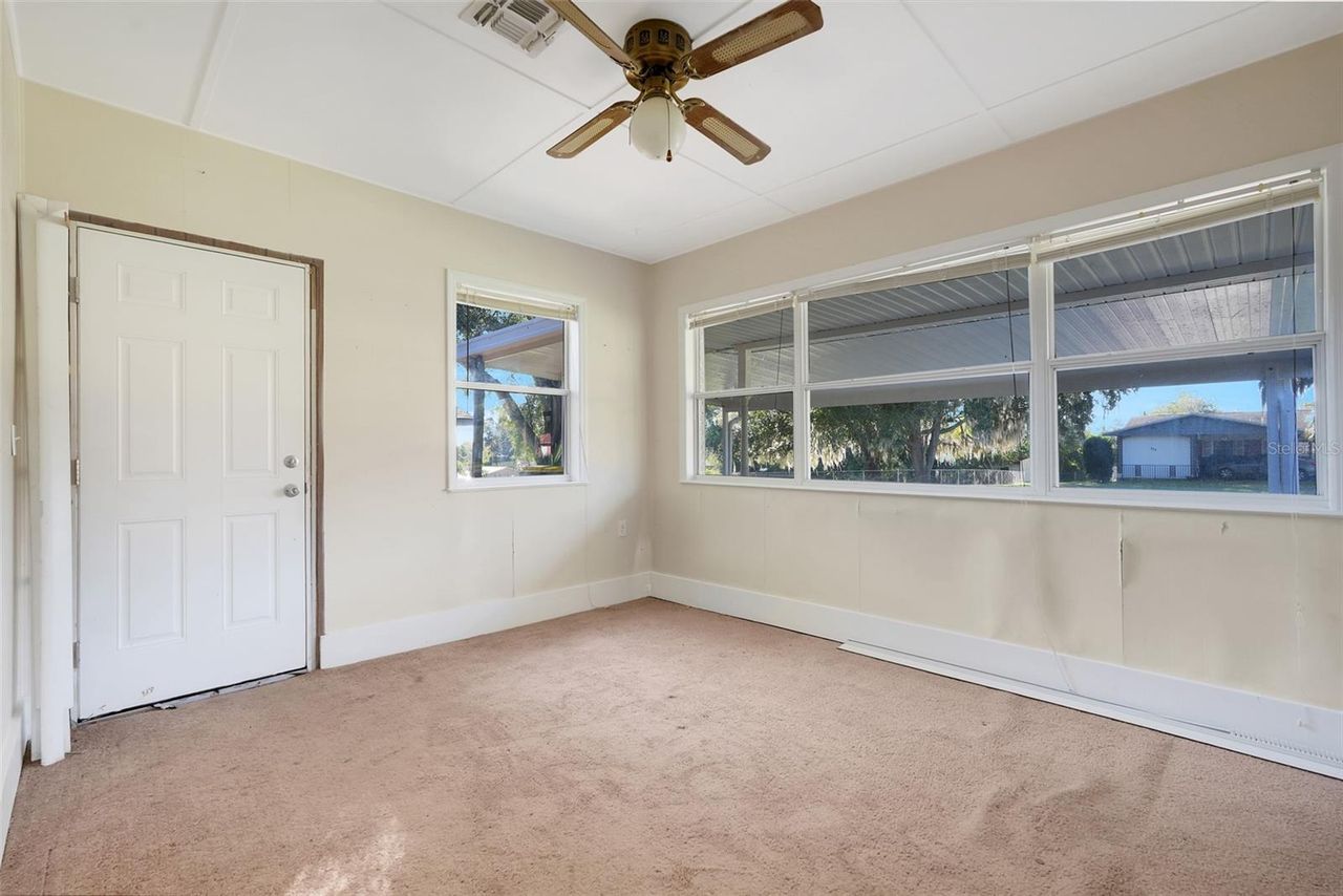 990 LINDEN STREET — photo 23