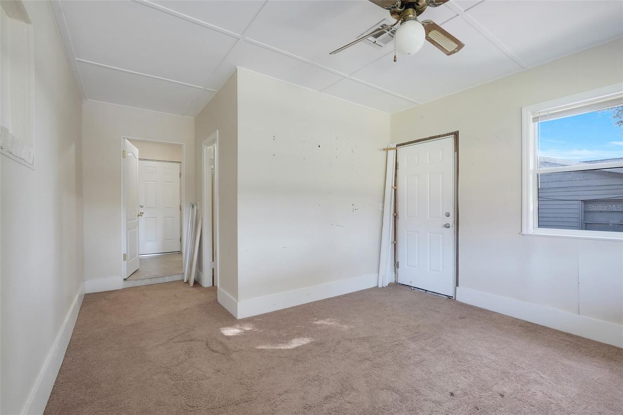 990 LINDEN STREET — photo 24