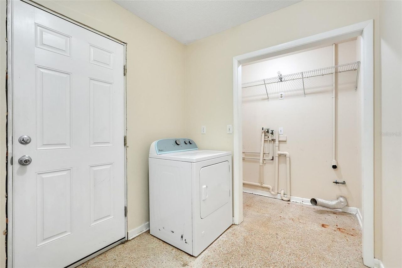 990 LINDEN STREET — photo 26