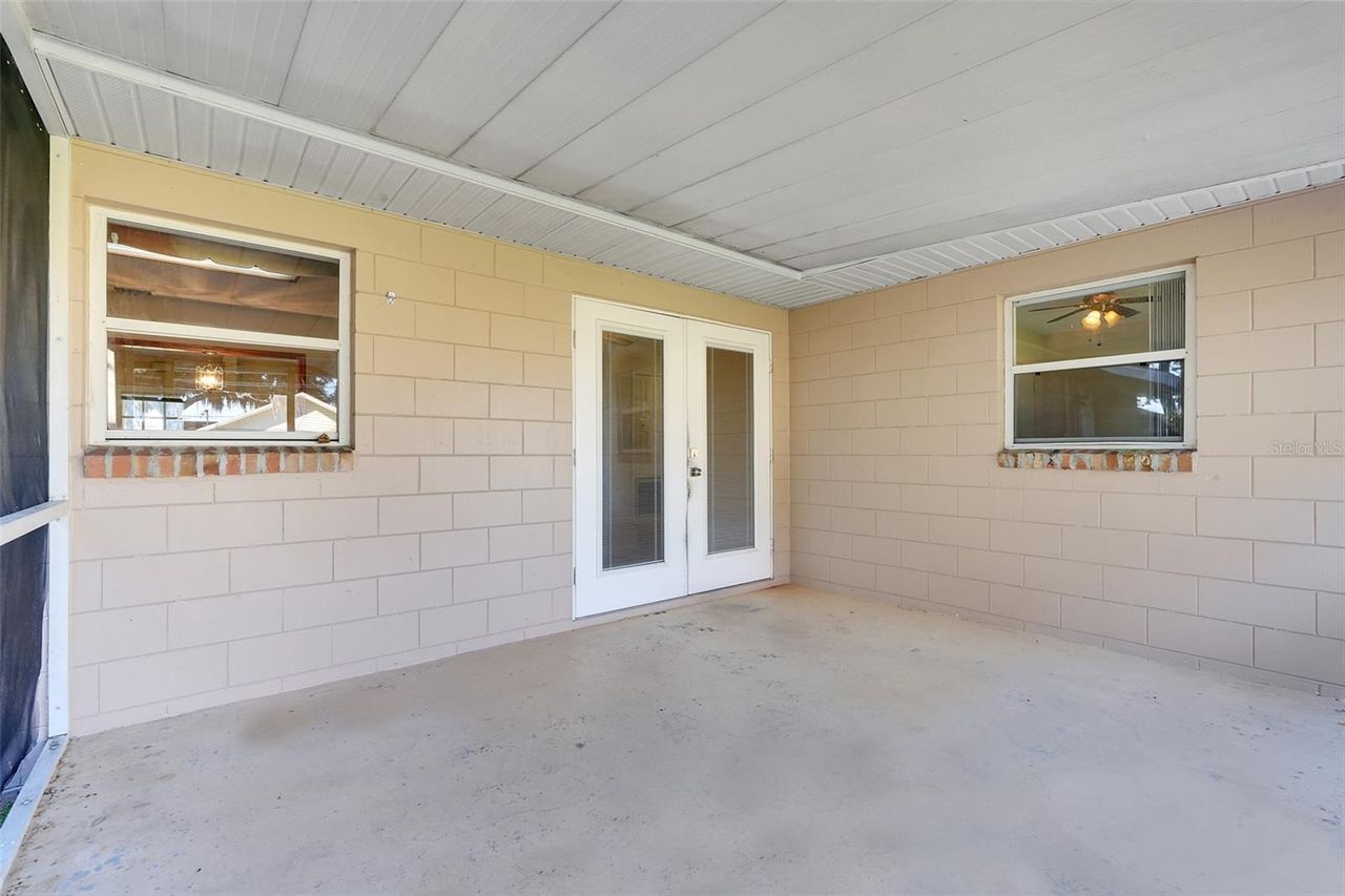 990 LINDEN STREET — photo 28